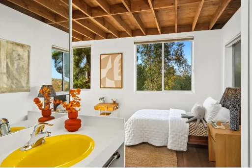 The Robert and Lesley Benson Residence, Calabasas CA by Frank Gehry
